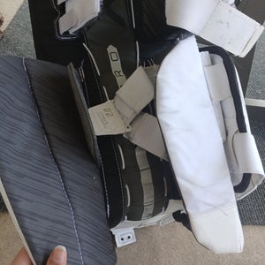 31" 2023 Bauer Vapor X5 Pro Goalie Leg Pads (Used)