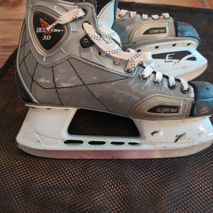 CCM Vector 3.0 Hockey Skates Regular Width 10 (Used)