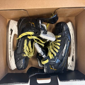 Bauer Supreme M5 Pro Hockey Skates Size 3.5 (Used)