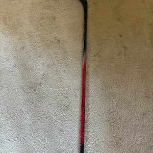 Intermediate Bauer Vapor Hyperlite 2 Right Handed Hockey Stick P92  (Used)