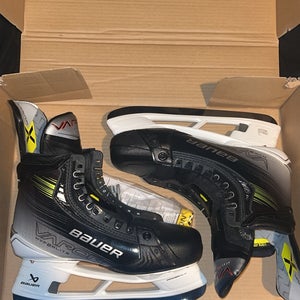 2024 Bauer Vapor Hyperlite 2 Hockey Skates Extra Wide Width  9.5 (New)