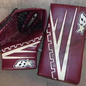 ARIZONA COYOTES Karel Vejmelka game-used Brian's catcher+blocker (full right) from 2023-2024 season