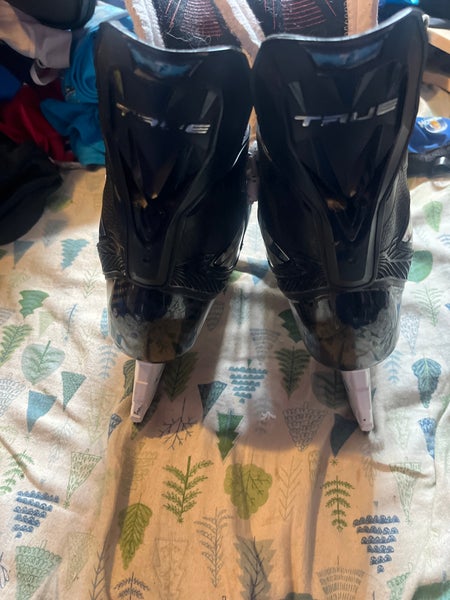 2019 True TF9 Hockey Skates Wide Width   7 (Used)
