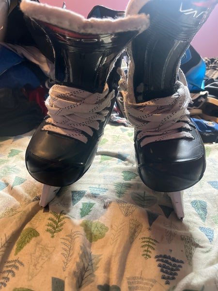 2019 True TF9 Hockey Skates Wide Width   7 (Used)