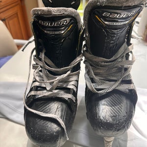 Bauer Supreme M5 Pro Hockey Skates Regular Width  Size 5.5 Fit 2 With Fly TI blade (Used)