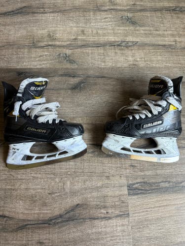 Bauer Supreme 3S Pro Hockey Skates Regular Width Size 2 (Used)