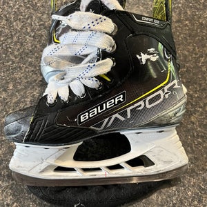 Bauer Vapor 3X Hockey Skates Regular Width Size 1.5 (Used)