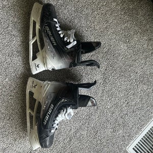 Bauer Vapor Hyperlite 2 Hockey Skates   Size 6 (Used)
