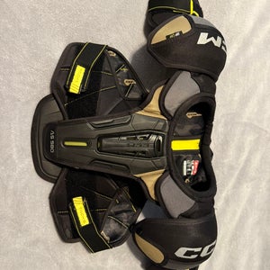 CCM Tacks AS-580 Shoulder pads