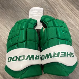 14" Sherwood Minnesota Wild Reverse Retro Gloves