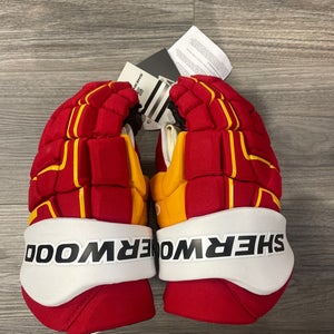 14" Sherwood Calgary Flames Gloves