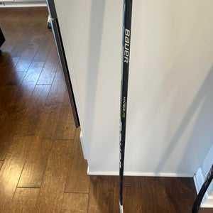 Senior Bauer Vapor Hyperlite Left Hand Hockey Stick P92 Pro Stock (Used)