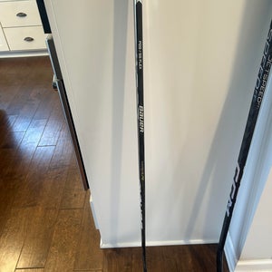 Junior Bauer Vapor Hyperlite Left Hand Hockey Stick P28 (Used)