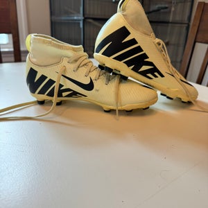 Yellow Kids Size M 3.5 (W 4.5) Nike Mercurial Superfly Molded Cleats Cleats (Used)