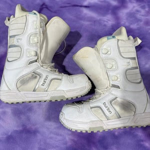 Women's Size M 6.5 (W 7.5) Burton Coco Snowboard Boots Medium Flex All Mountain (Used)