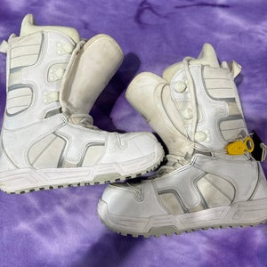 Burton Coco Snowboard Boots Medium Flex All Mountain (Used)