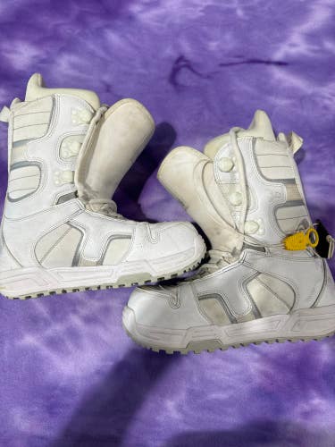 Burton Coco Snowboard Boots Medium Flex All Mountain (Used)