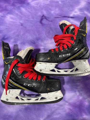 Intermediate CCM Super Tacks AS1 Hockey Skates Regular Width Size 5.5 (Used)