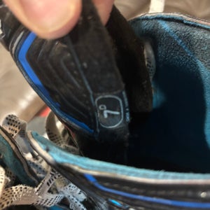 Bauer Nexus N9000 Hockey Skates Regular Width  7 (Used)