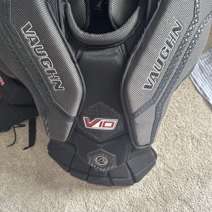 Small 2023 Vaughn V10 Pro Carbon Goalie Chest Protector (Used)