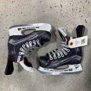 Youth Bauer Vapor X500 Hockey Skates Regular Width 11 (Used)