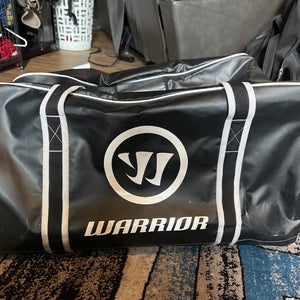 Men's youth, hockey warrior medium size bag black