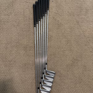 Men's 2023 Ping i230 Right Handed Iron Set Regular Flex 7 Pieces Graphite Shaft (Used)
