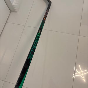 Intermediate CCM JETSPEED FTW Right Handed Hockey Stick P28 (Used)