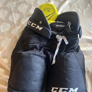 Small Senior CCM Tacks 9060 Hockey Pants (Used)