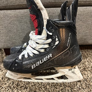 Bauer Vapor Hyperlite Hockey Skates Extra Wide Width  Pro Stock 8.5 (Used)