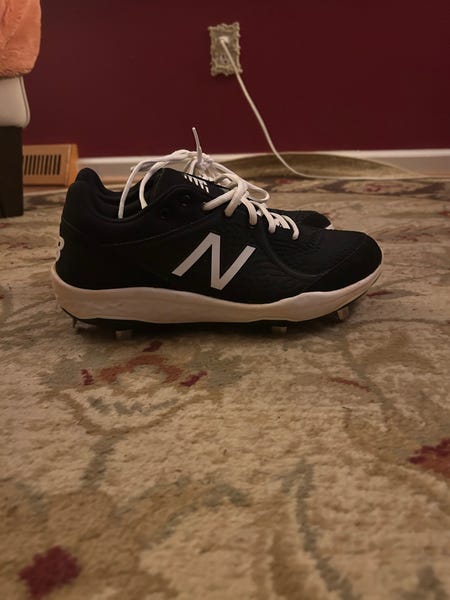 New Balance Men display picture 3