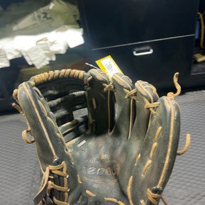 Wilson (Used) Black Right Hand Throw 11.5" Baseball Glove