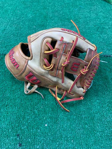 Wilson A2000 Right Hand Throw Infield Baseball Glove 11.5" (Used)