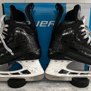 Bauer Supreme Mach Hockey Skates Regular Width   Size 5 (Used)