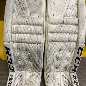 33"  CCM Extreme Flex 4 Goalie Leg Pads  (Used)