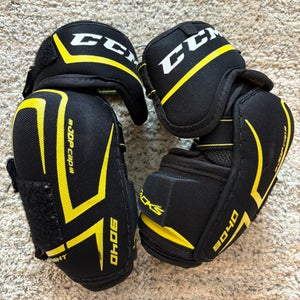 Junior Small CCM Tacks 9040 Elbow Pads (Used)