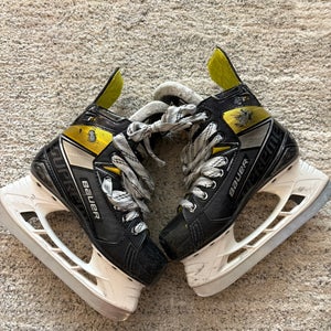 Junior Bauer Supreme 3S Hockey Skates Regular Width Size 2.5 (Used)