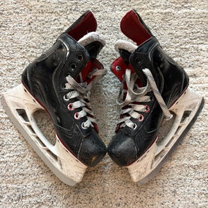 Junior Bauer Vapor XLTX Hockey Skates Regular Width Size 1 (Used)