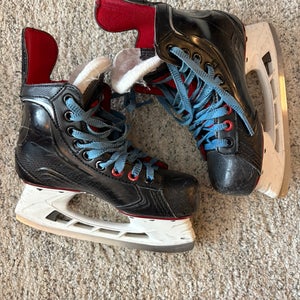 Intermediate Bauer Vapor X500 Hockey Skates Regular Width Size 2.5 (Used)
