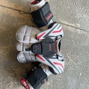Small Vaughn Vision 9200 Goalie Chest Protector (Used)