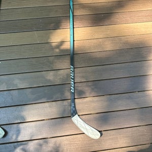 Senior Bauer Vapor Hyperlite 2 Left Hand Hockey Stick P28 Pro Stock (Used)