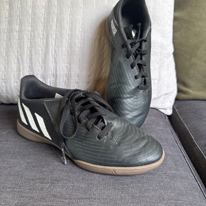Black Men's Youth Size M 5.0 (W 6.0) Adidas Shoes (Used)