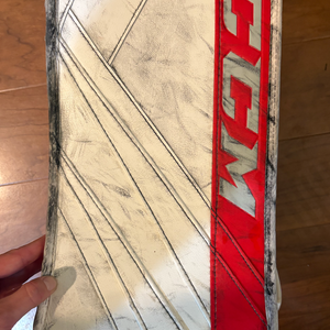 CCM EFlex 5 Blocker Regular Pro Stock (Used)