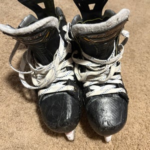 Bauer Supreme M5 Pro Hockey Skates Regular Width  Size 5 (Used)