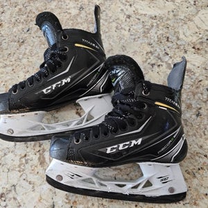 Junior New CCM RibCor Titanium Hockey Skates Extra Wide Width Size 4.5