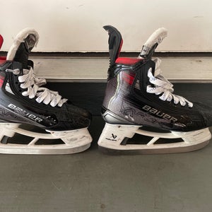 2024 Bauer Vapor 5x pro Hockey Skates Regular Width Size 3 (Used)