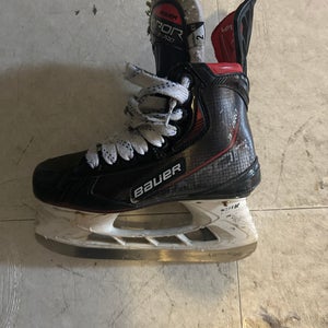 Bauer Vapor X Hockey Skates Size 2 (Used)