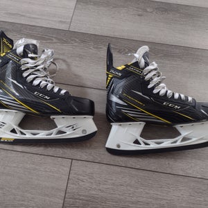 2015 CCM Ultra Tacks Hockey Skates Regular Width 9 (Used) plus 3s pro pants