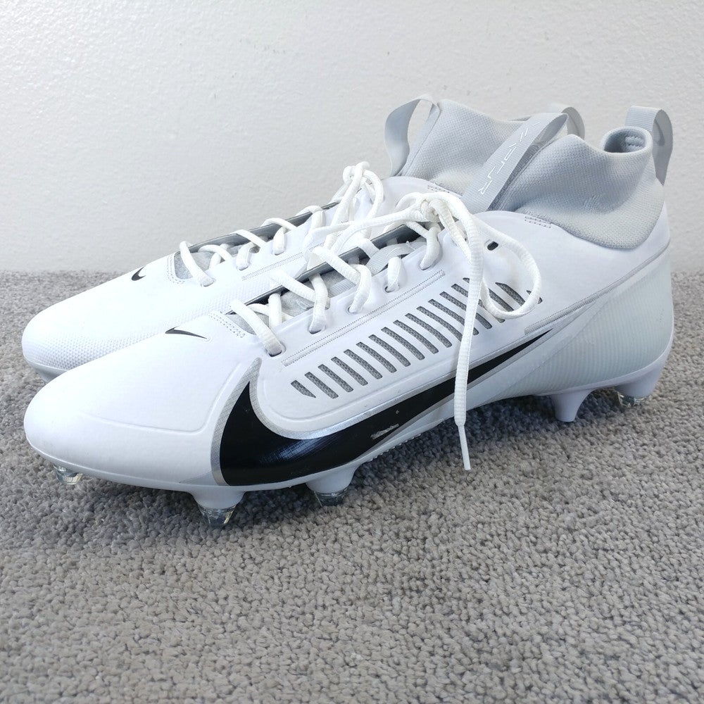 white nike boots men