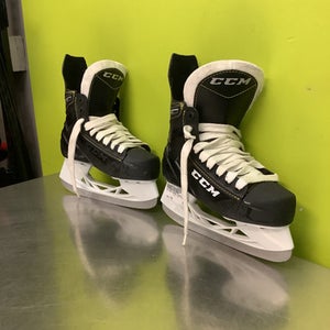 CCM (Used) Intermediate Junior Size 2 Hockey Skates